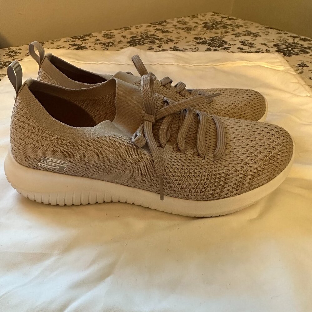 Skechers Women's Size 9 Ultra Flex Taupe Air Cooled Memory Foam Shoes 12539